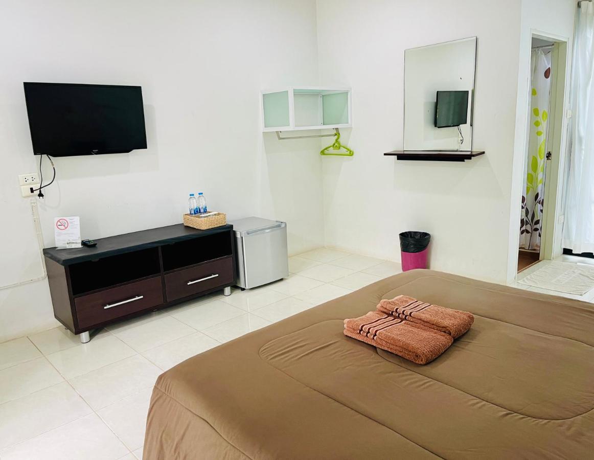 Wassana Sitdharma Guesthouse Trang Bagian luar foto