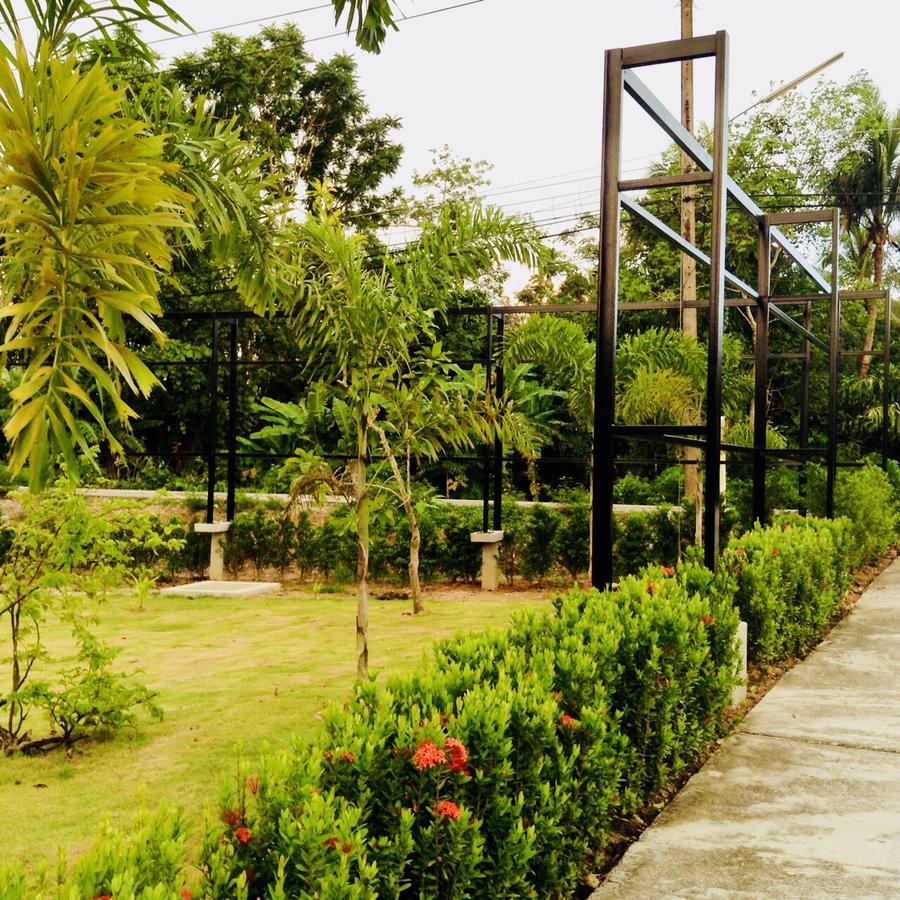 Wassana Sitdharma Guesthouse Trang Bagian luar foto