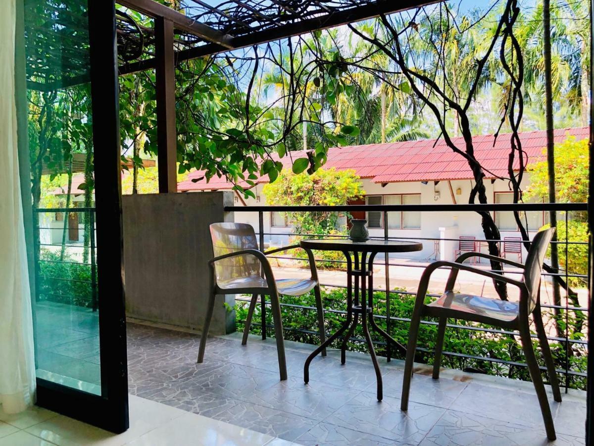 Wassana Sitdharma Guesthouse Trang Bagian luar foto