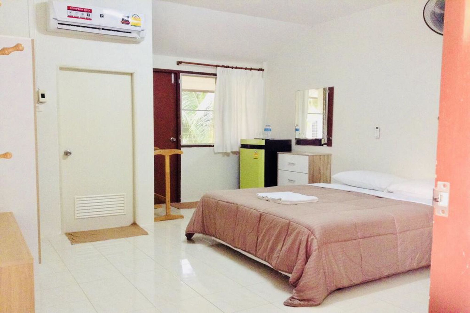 Wassana Sitdharma Guesthouse Trang Bagian luar foto